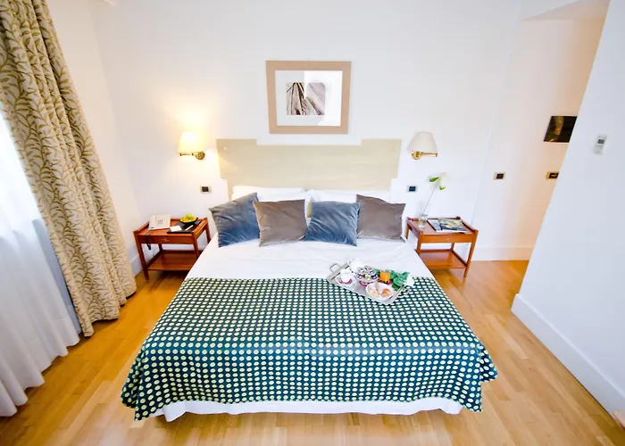 Plaza Opera ホテル