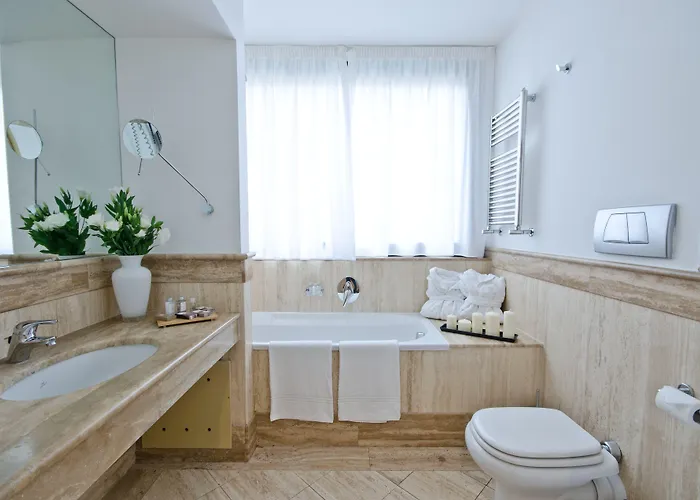 Hotel Plaza Opera 4*